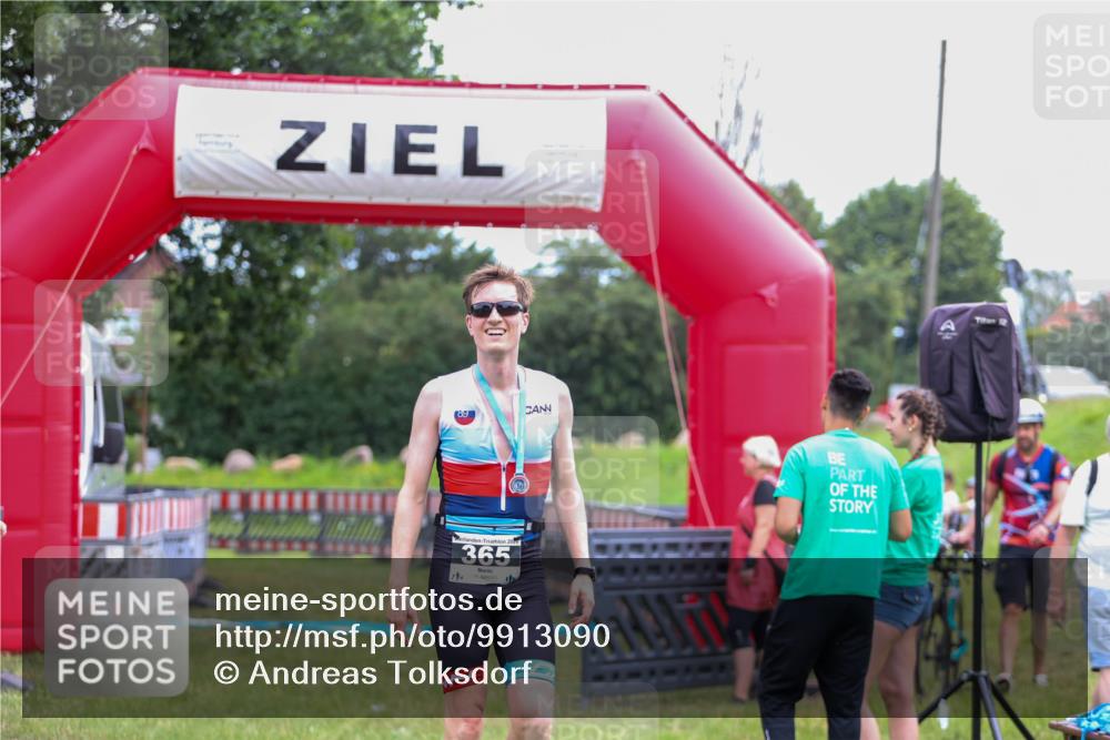 21.06.2026 - 29. Vierlanden-Triathlon Andreas Tolksdorf http://msf.ph/oto/9913090 21.06.2026 11:00:19 Ziel  meine-sportfotos.de