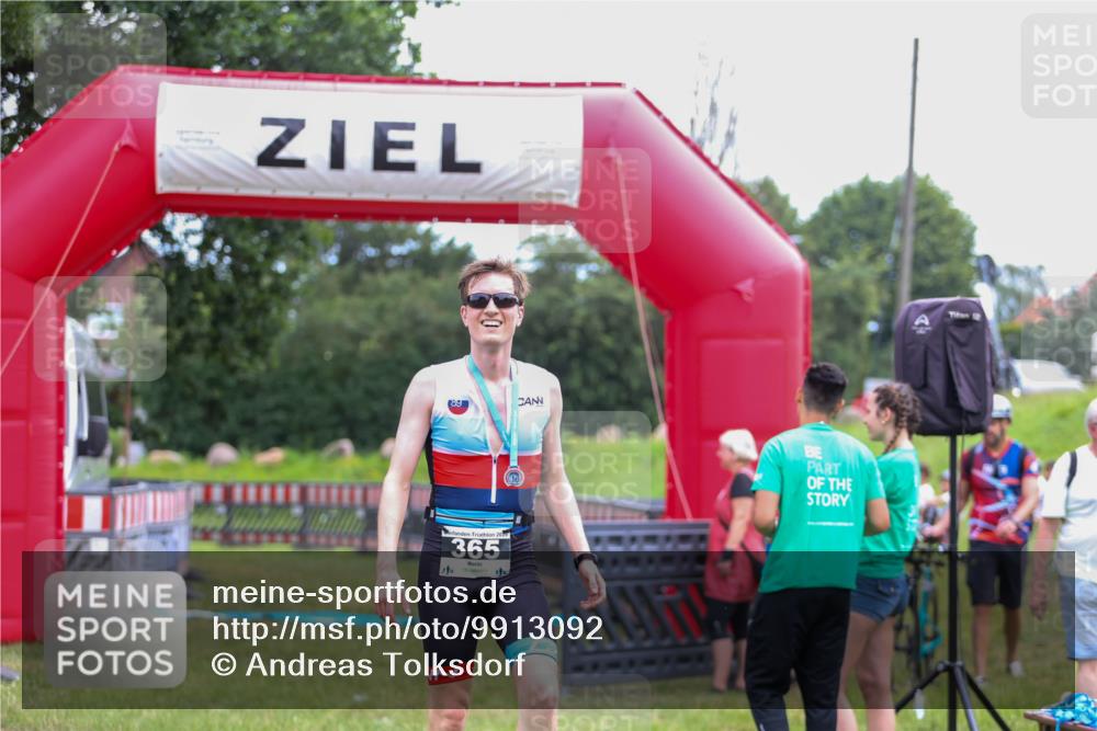 21.06.2026 - 29. Vierlanden-Triathlon Andreas Tolksdorf http://msf.ph/oto/9913092 21.06.2026 11:00:19 Ziel  meine-sportfotos.de