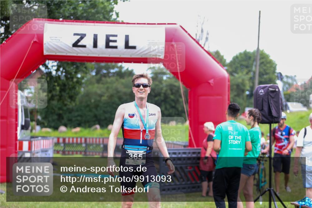 21.06.2026 - 29. Vierlanden-Triathlon Andreas Tolksdorf http://msf.ph/oto/9913093 21.06.2026 11:00:19 Ziel  meine-sportfotos.de