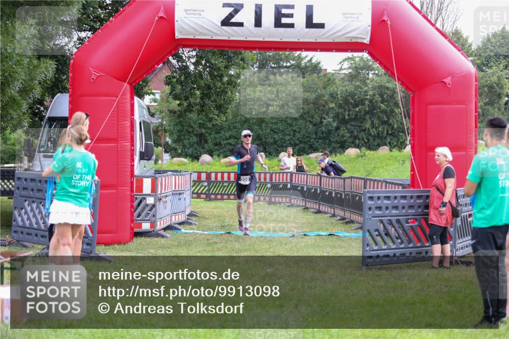 21.06.2026 - 29. Vierlanden-Triathlon Andreas Tolksdorf http://msf.ph/oto/9913098 21.06.2026 11:00:40 Ziel 308 meine-sportfotos.de