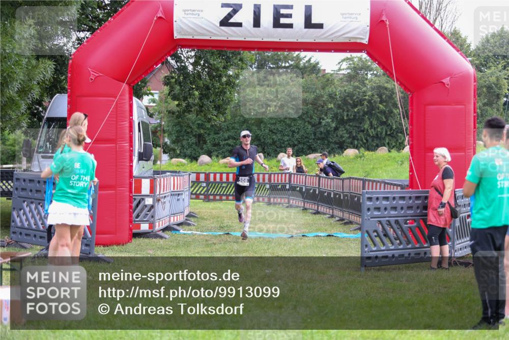 21.06.2026 - 29. Vierlanden-Triathlon Andreas Tolksdorf http://msf.ph/oto/9913099 21.06.2026 11:00:40 Ziel 308 meine-sportfotos.de