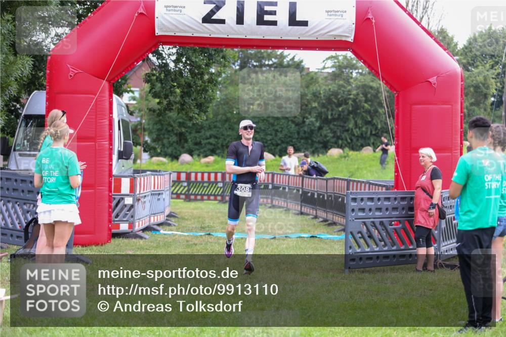 21.06.2026 - 29. Vierlanden-Triathlon Andreas Tolksdorf http://msf.ph/oto/9913110 21.06.2026 11:00:41 Ziel 308 meine-sportfotos.de