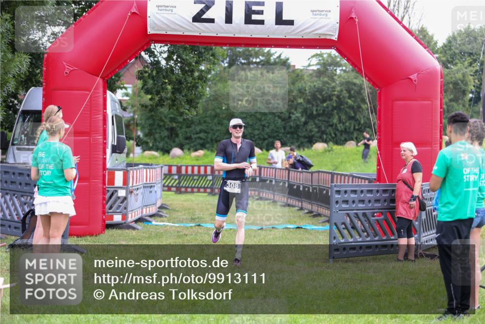21.06.2026 - 29. Vierlanden-Triathlon Andreas Tolksdorf http://msf.ph/oto/9913111 21.06.2026 11:00:41 Ziel 308 meine-sportfotos.de