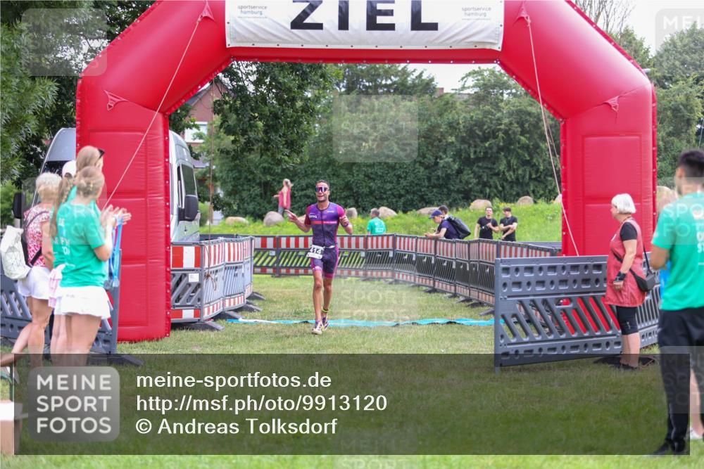 21.06.2026 - 29. Vierlanden-Triathlon Andreas Tolksdorf http://msf.ph/oto/9913120 21.06.2026 11:00:56 Ziel 414 meine-sportfotos.de