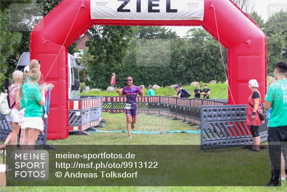 21.06.2026 - 29. Vierlanden-Triathlon Andreas Tolksdorf http://msf.ph/oto/9913122 21.06.2026 11:00:56 Ziel 414 meine-sportfotos.de