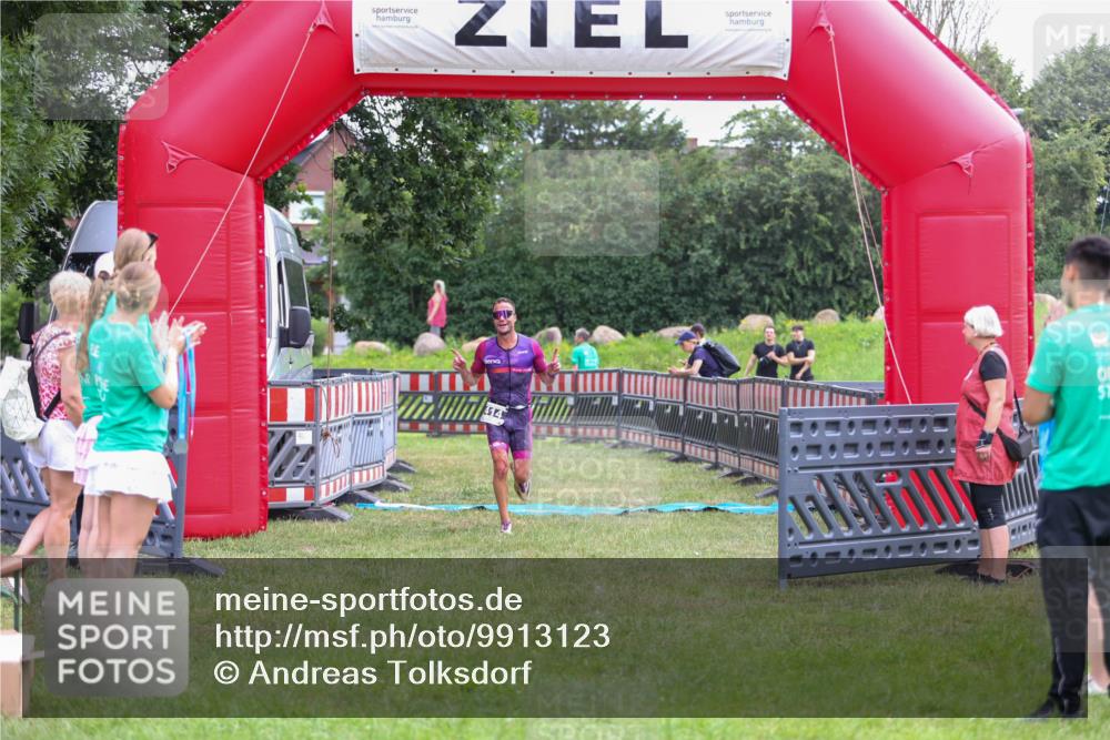 21.06.2026 - 29. Vierlanden-Triathlon Andreas Tolksdorf http://msf.ph/oto/9913123 21.06.2026 11:00:56 Ziel 414 meine-sportfotos.de