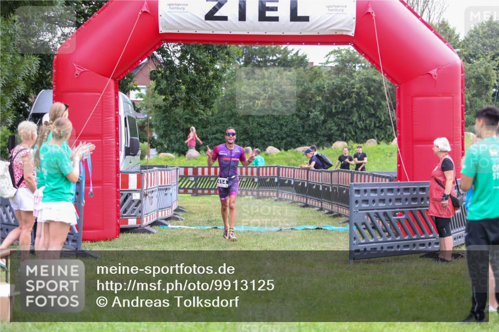 21.06.2026 - 29. Vierlanden-Triathlon Andreas Tolksdorf http://msf.ph/oto/9913125 21.06.2026 11:00:56 Ziel 414 meine-sportfotos.de