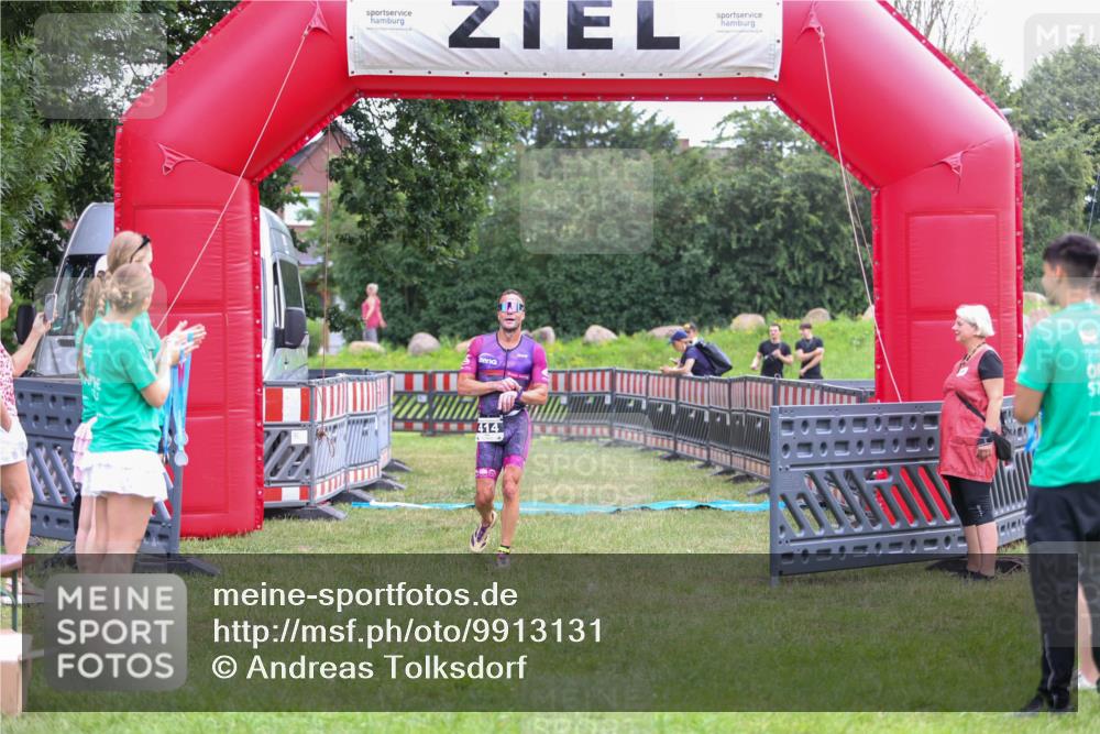 21.06.2026 - 29. Vierlanden-Triathlon Andreas Tolksdorf http://msf.ph/oto/9913131 21.06.2026 11:00:57 Ziel 414 meine-sportfotos.de