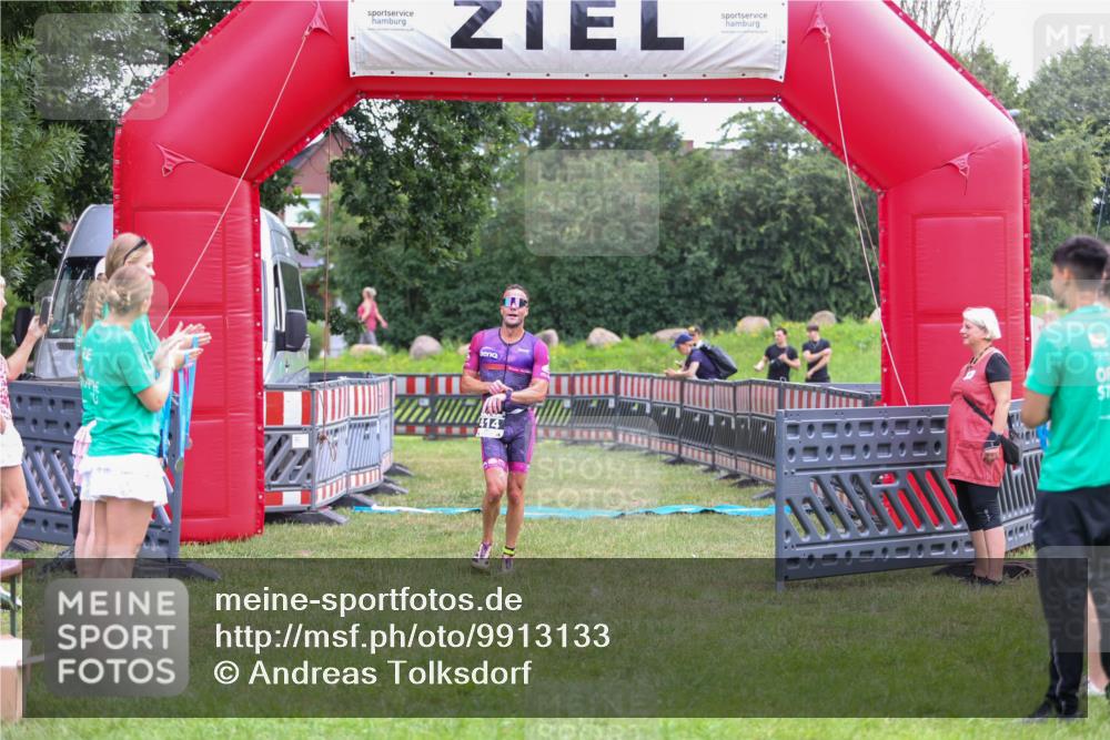 21.06.2026 - 29. Vierlanden-Triathlon Andreas Tolksdorf http://msf.ph/oto/9913133 21.06.2026 11:00:57 Ziel 414 meine-sportfotos.de