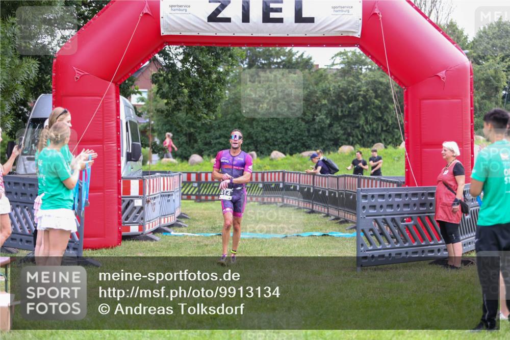 21.06.2026 - 29. Vierlanden-Triathlon Andreas Tolksdorf http://msf.ph/oto/9913134 21.06.2026 11:00:57 Ziel 414 meine-sportfotos.de