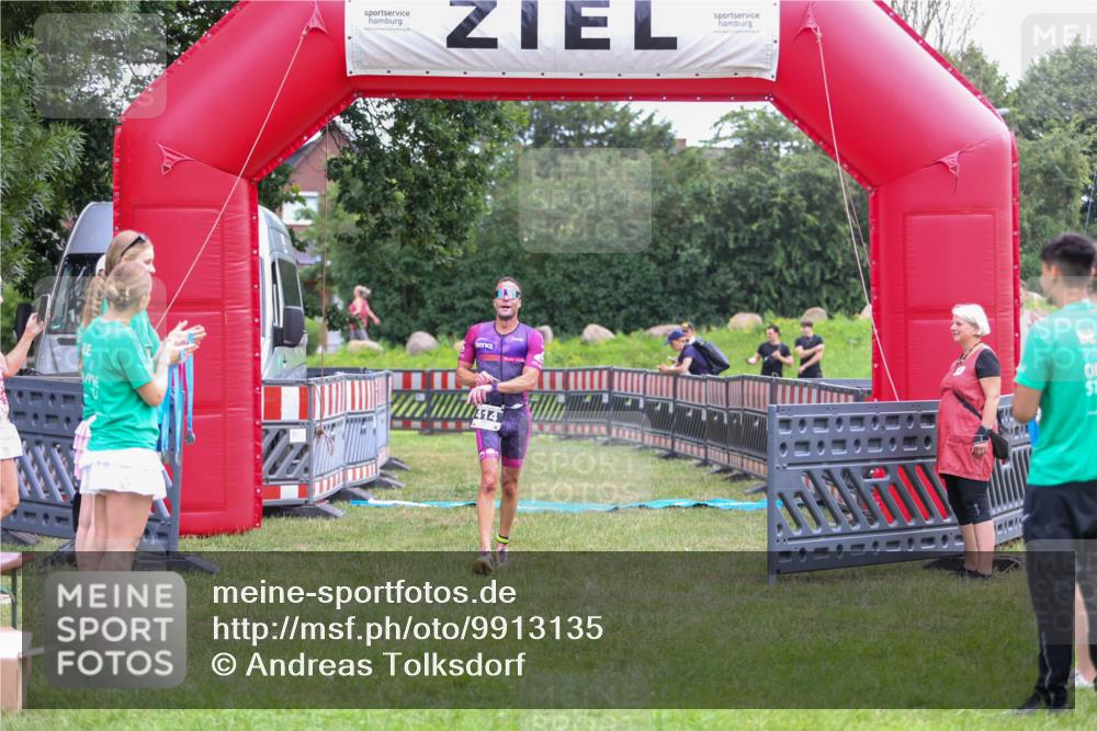 21.06.2026 - 29. Vierlanden-Triathlon Andreas Tolksdorf http://msf.ph/oto/9913135 21.06.2026 11:00:57 Ziel 414 meine-sportfotos.de