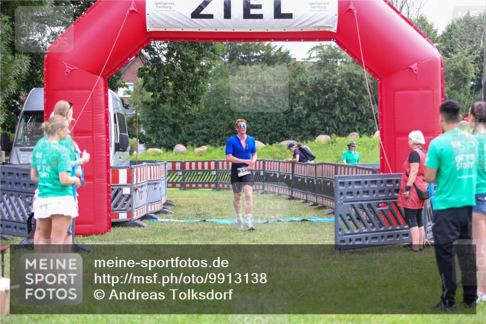 21.06.2026 - 29. Vierlanden-Triathlon Andreas Tolksdorf http://msf.ph/oto/9913138 21.06.2026 11:02:06 Ziel 352 meine-sportfotos.de
