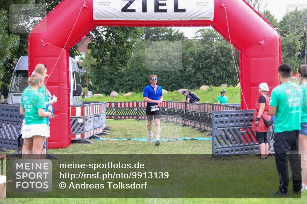 21.06.2026 - 29. Vierlanden-Triathlon Andreas Tolksdorf http://msf.ph/oto/9913139 21.06.2026 11:02:06 Ziel 352 meine-sportfotos.de