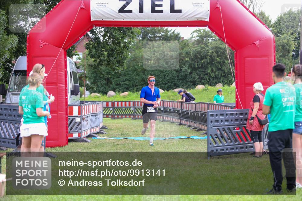 21.06.2026 - 29. Vierlanden-Triathlon Andreas Tolksdorf http://msf.ph/oto/9913141 21.06.2026 11:02:06 Ziel 352 meine-sportfotos.de