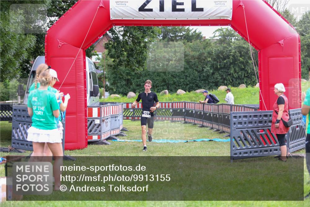 21.06.2026 - 29. Vierlanden-Triathlon Andreas Tolksdorf http://msf.ph/oto/9913155 21.06.2026 11:02:51 Ziel 307, 440 meine-sportfotos.de