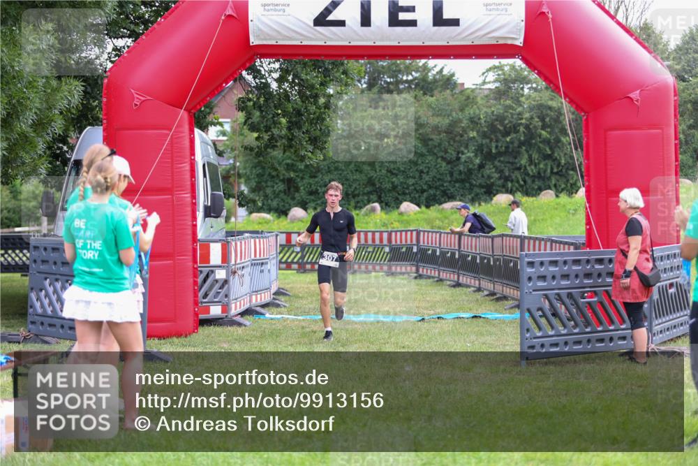 21.06.2026 - 29. Vierlanden-Triathlon Andreas Tolksdorf http://msf.ph/oto/9913156 21.06.2026 11:02:51 Ziel 307, 440 meine-sportfotos.de