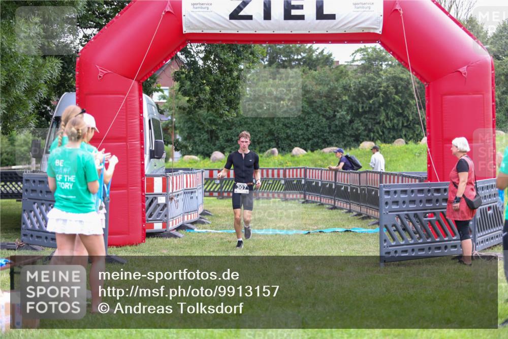 21.06.2026 - 29. Vierlanden-Triathlon Andreas Tolksdorf http://msf.ph/oto/9913157 21.06.2026 11:02:51 Ziel 307, 440 meine-sportfotos.de