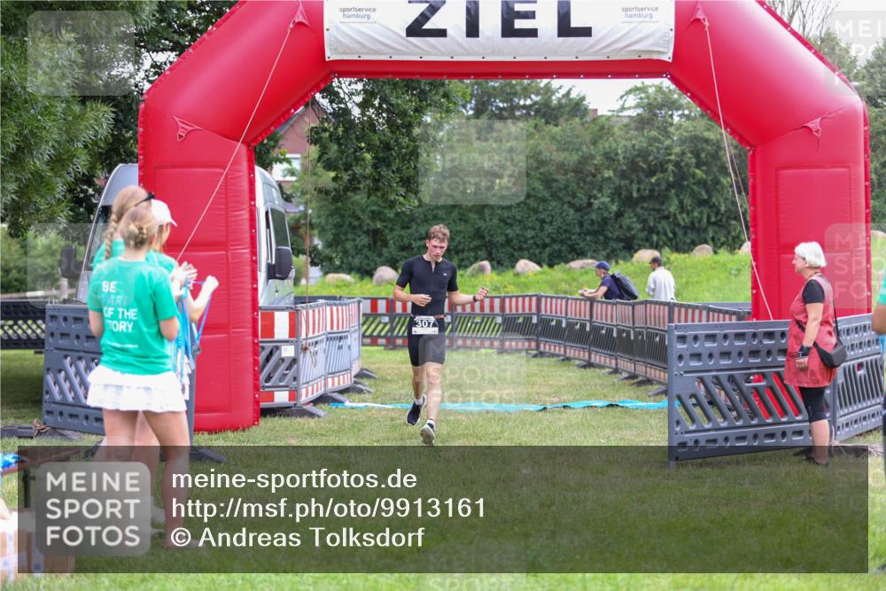 21.06.2026 - 29. Vierlanden-Triathlon Andreas Tolksdorf http://msf.ph/oto/9913161 21.06.2026 11:02:51 Ziel 307, 440 meine-sportfotos.de
