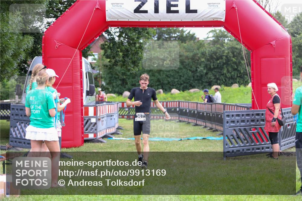 21.06.2026 - 29. Vierlanden-Triathlon Andreas Tolksdorf http://msf.ph/oto/9913169 21.06.2026 11:02:52 Ziel 307, 440 meine-sportfotos.de