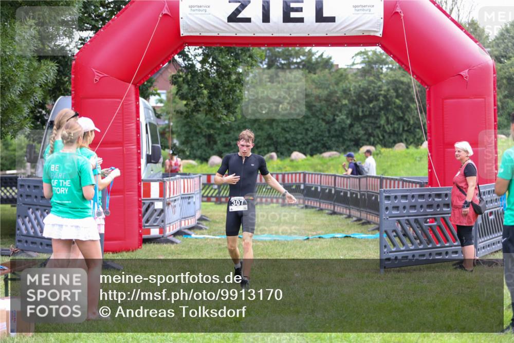 21.06.2026 - 29. Vierlanden-Triathlon Andreas Tolksdorf http://msf.ph/oto/9913170 21.06.2026 11:02:52 Ziel 307, 440 meine-sportfotos.de