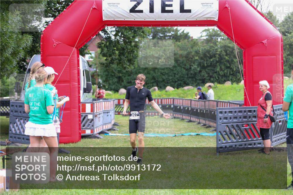 21.06.2026 - 29. Vierlanden-Triathlon Andreas Tolksdorf http://msf.ph/oto/9913172 21.06.2026 11:02:52 Ziel 307, 440 meine-sportfotos.de