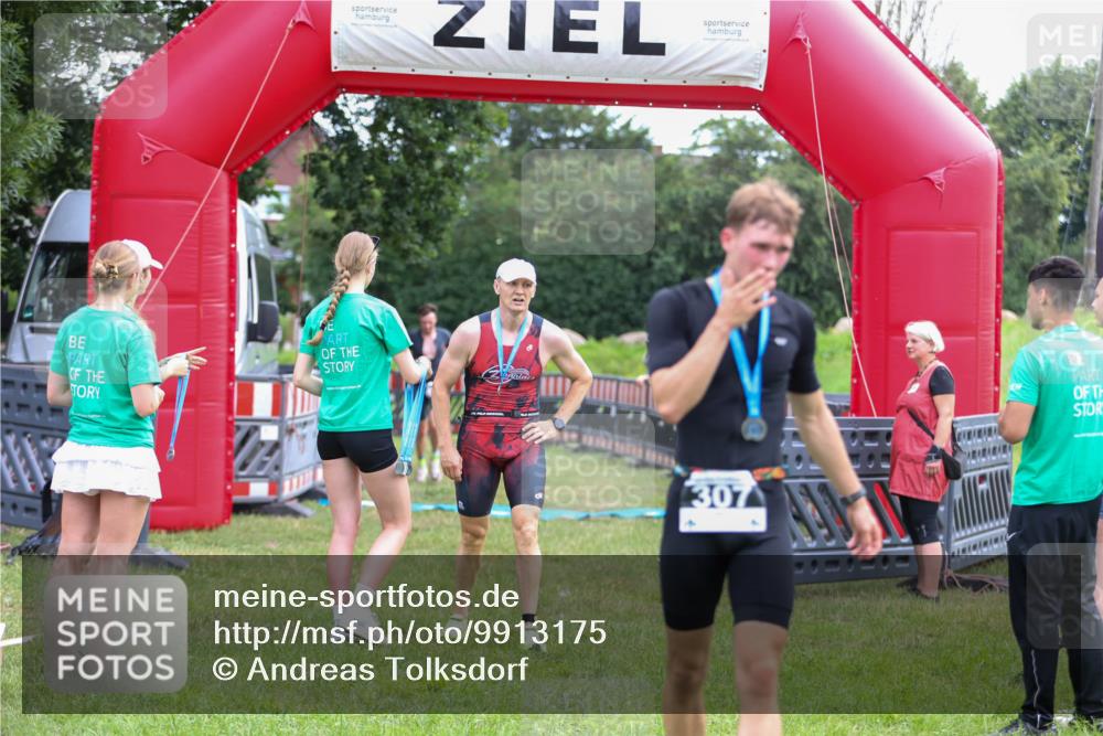 21.06.2026 - 29. Vierlanden-Triathlon Andreas Tolksdorf http://msf.ph/oto/9913175 21.06.2026 11:03:02 Ziel 312, 332 meine-sportfotos.de