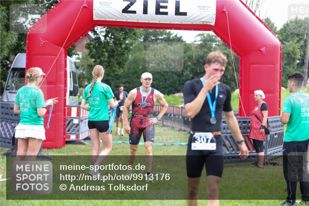 21.06.2026 - 29. Vierlanden-Triathlon Andreas Tolksdorf http://msf.ph/oto/9913176 21.06.2026 11:03:02 Ziel 312, 332 meine-sportfotos.de