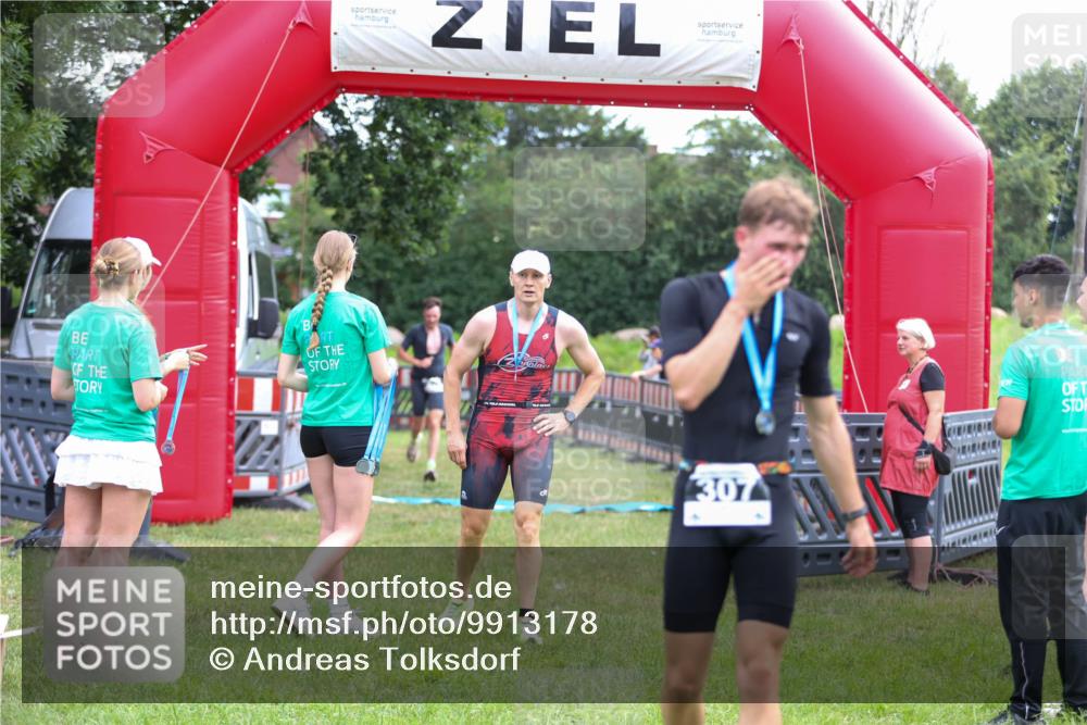 21.06.2026 - 29. Vierlanden-Triathlon Andreas Tolksdorf http://msf.ph/oto/9913178 21.06.2026 11:03:02 Ziel 312, 332 meine-sportfotos.de