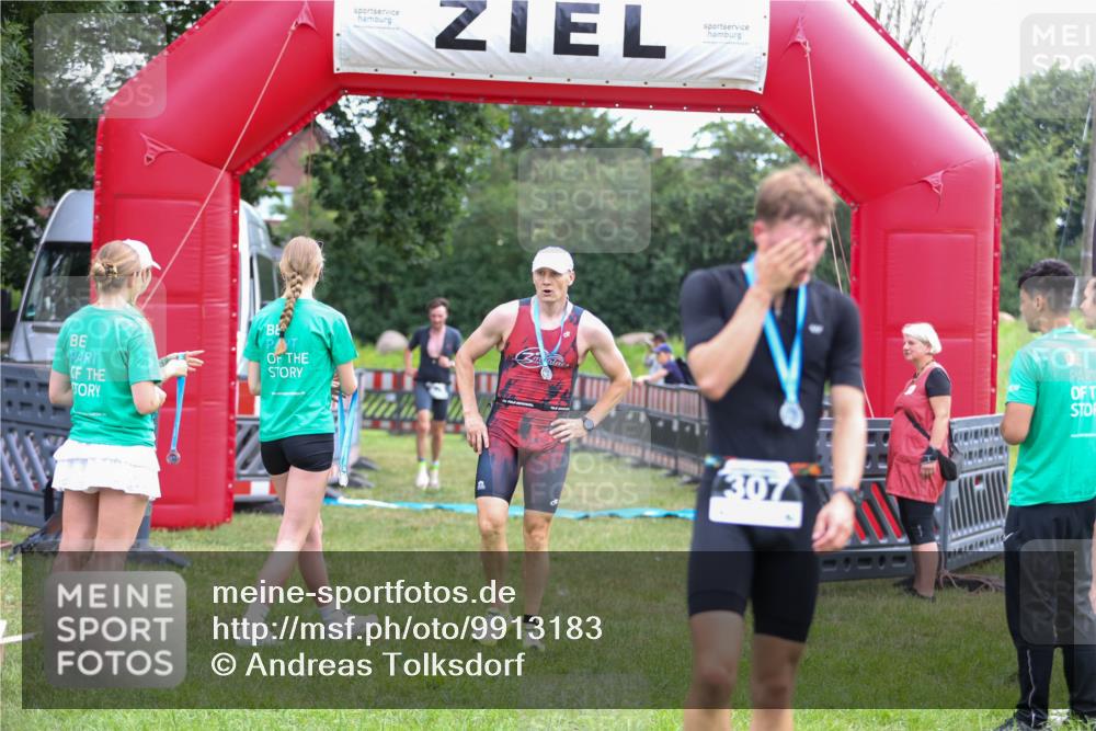 21.06.2026 - 29. Vierlanden-Triathlon Andreas Tolksdorf http://msf.ph/oto/9913183 21.06.2026 11:03:02 Ziel 312, 332 meine-sportfotos.de