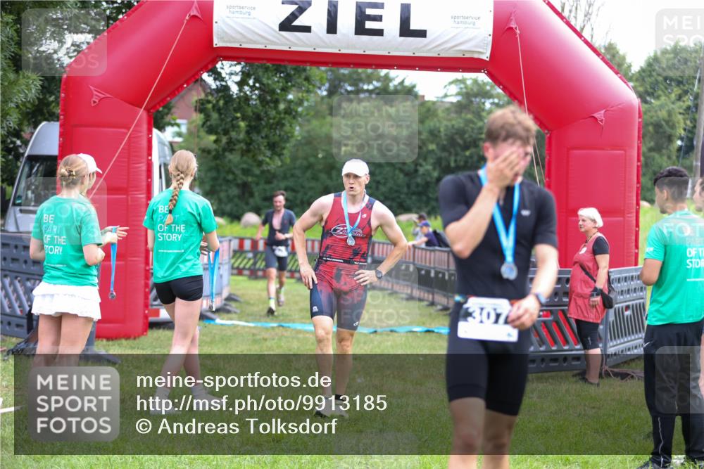 21.06.2026 - 29. Vierlanden-Triathlon Andreas Tolksdorf http://msf.ph/oto/9913185 21.06.2026 11:03:02 Ziel 312, 332 meine-sportfotos.de