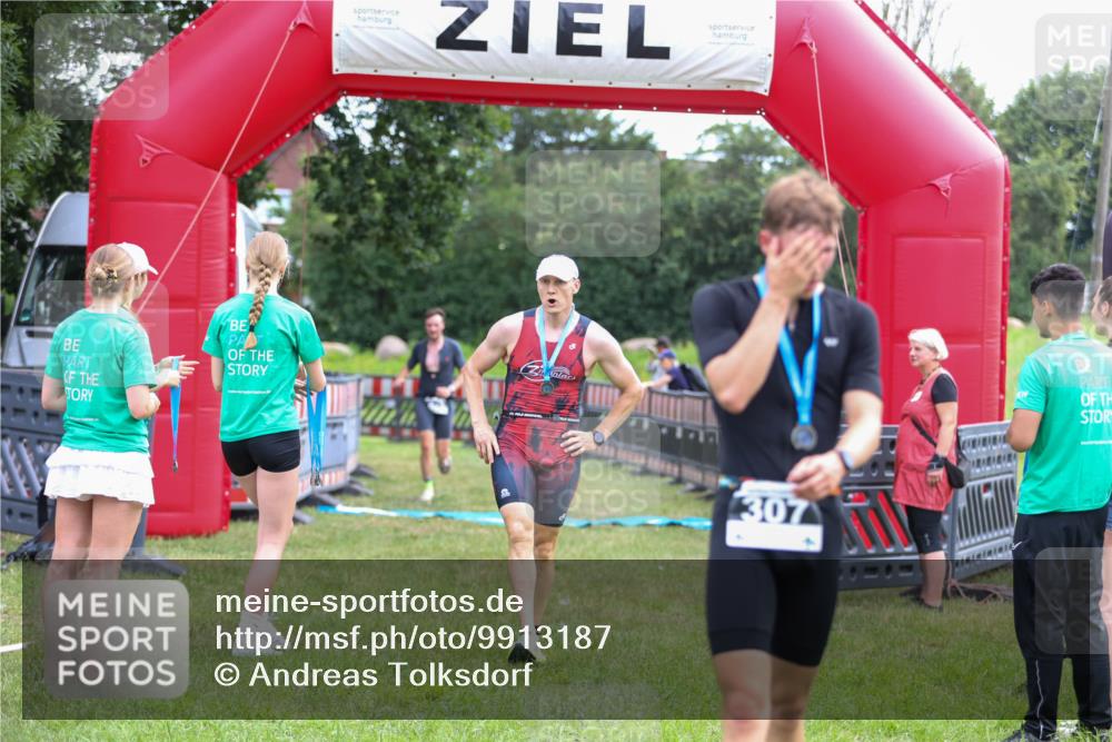21.06.2026 - 29. Vierlanden-Triathlon Andreas Tolksdorf http://msf.ph/oto/9913187 21.06.2026 11:03:03 Ziel 312, 332 meine-sportfotos.de