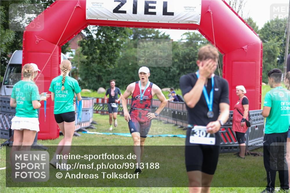 21.06.2026 - 29. Vierlanden-Triathlon Andreas Tolksdorf http://msf.ph/oto/9913188 21.06.2026 11:03:03 Ziel 312, 332 meine-sportfotos.de