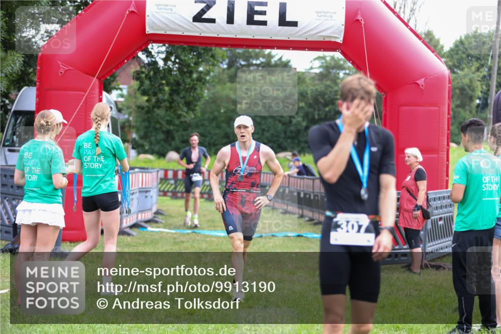 21.06.2026 - 29. Vierlanden-Triathlon Andreas Tolksdorf http://msf.ph/oto/9913190 21.06.2026 11:03:03 Ziel 312, 332 meine-sportfotos.de