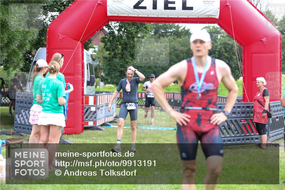 21.06.2026 - 29. Vierlanden-Triathlon Andreas Tolksdorf http://msf.ph/oto/9913191 21.06.2026 11:03:08 Ziel 312, 332 meine-sportfotos.de