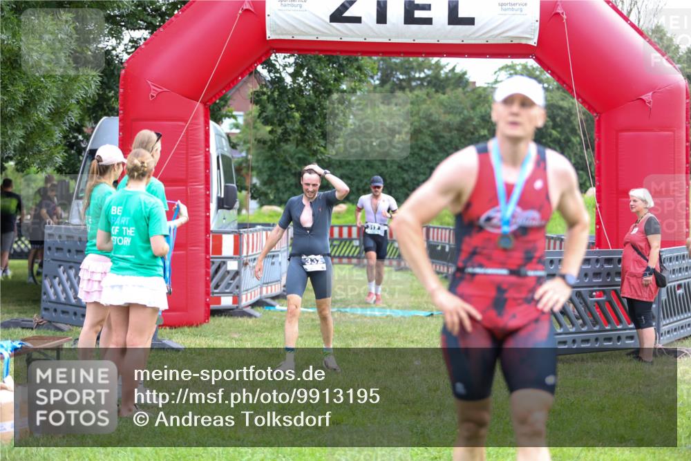 21.06.2026 - 29. Vierlanden-Triathlon Andreas Tolksdorf http://msf.ph/oto/9913195 21.06.2026 11:03:08 Ziel 312, 332 meine-sportfotos.de