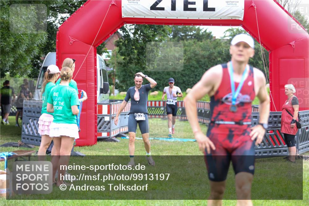 21.06.2026 - 29. Vierlanden-Triathlon Andreas Tolksdorf http://msf.ph/oto/9913197 21.06.2026 11:03:08 Ziel 312, 332 meine-sportfotos.de
