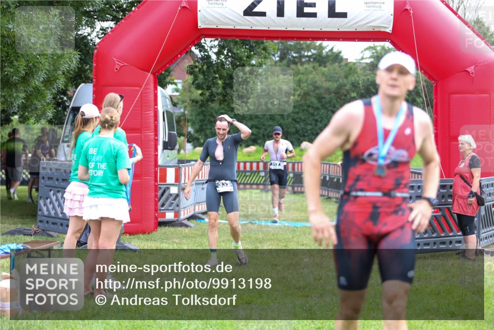 21.06.2026 - 29. Vierlanden-Triathlon Andreas Tolksdorf http://msf.ph/oto/9913198 21.06.2026 11:03:08 Ziel 312, 332 meine-sportfotos.de