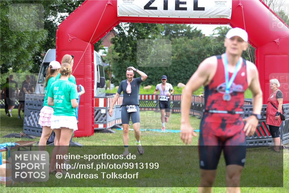 21.06.2026 - 29. Vierlanden-Triathlon Andreas Tolksdorf http://msf.ph/oto/9913199 21.06.2026 11:03:08 Ziel 312, 332 meine-sportfotos.de