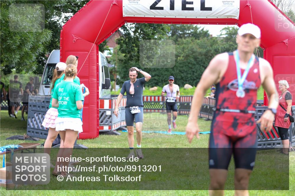 21.06.2026 - 29. Vierlanden-Triathlon Andreas Tolksdorf http://msf.ph/oto/9913201 21.06.2026 11:03:08 Ziel 312, 332 meine-sportfotos.de