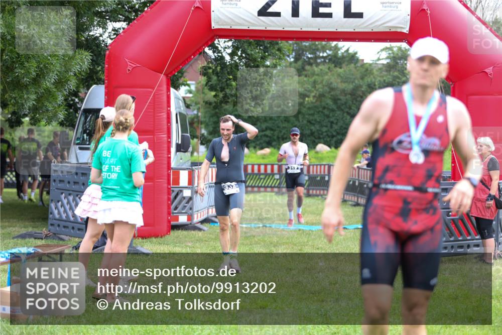 21.06.2026 - 29. Vierlanden-Triathlon Andreas Tolksdorf http://msf.ph/oto/9913202 21.06.2026 11:03:09 Ziel 312, 332 meine-sportfotos.de
