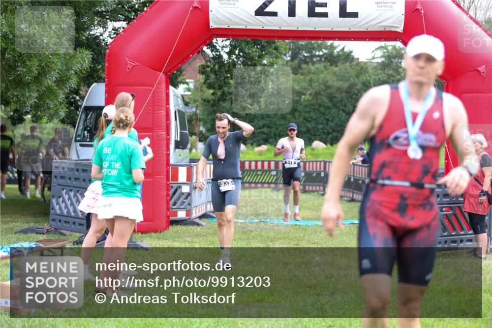21.06.2026 - 29. Vierlanden-Triathlon Andreas Tolksdorf http://msf.ph/oto/9913203 21.06.2026 11:03:09 Ziel 312, 332 meine-sportfotos.de