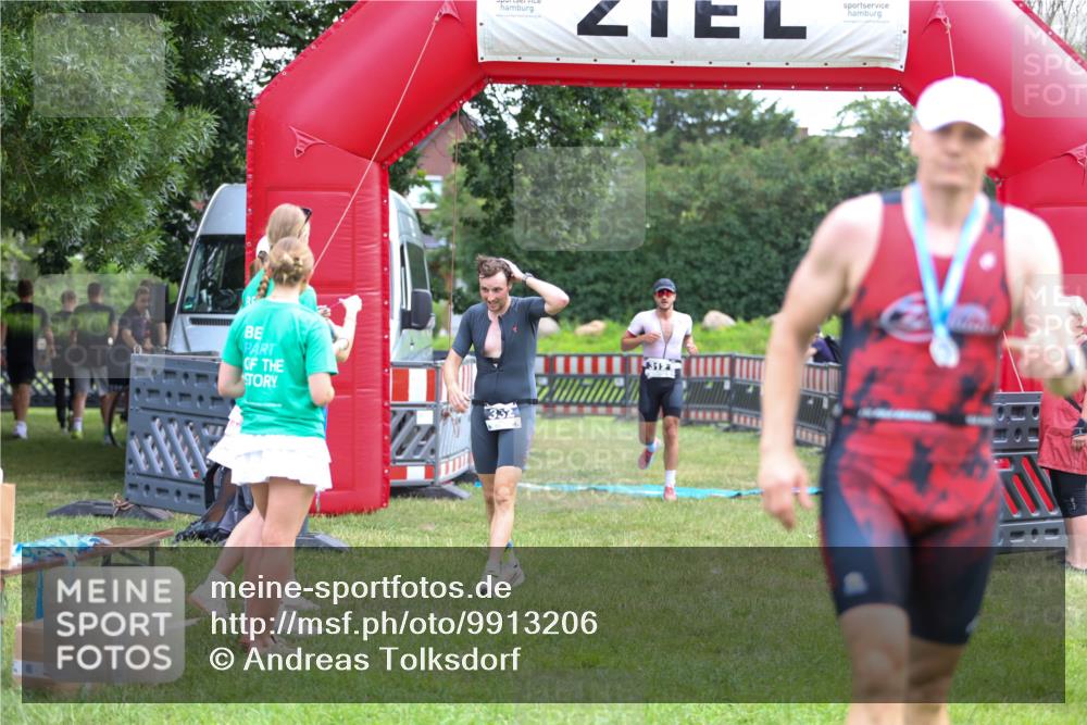 21.06.2026 - 29. Vierlanden-Triathlon Andreas Tolksdorf http://msf.ph/oto/9913206 21.06.2026 11:03:09 Ziel 312, 332 meine-sportfotos.de