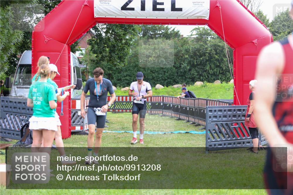 21.06.2026 - 29. Vierlanden-Triathlon Andreas Tolksdorf http://msf.ph/oto/9913208 21.06.2026 11:03:11 Ziel 312 meine-sportfotos.de