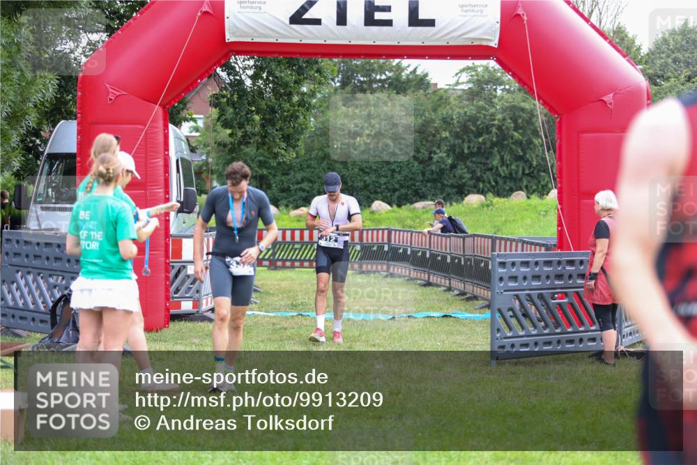 21.06.2026 - 29. Vierlanden-Triathlon Andreas Tolksdorf http://msf.ph/oto/9913209 21.06.2026 11:03:11 Ziel 312 meine-sportfotos.de