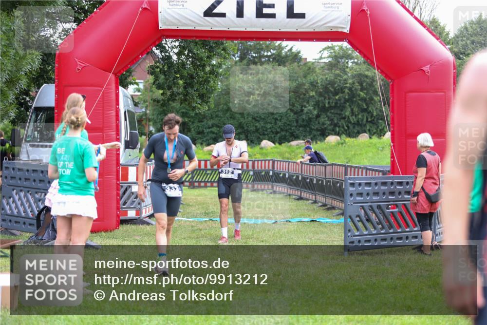 21.06.2026 - 29. Vierlanden-Triathlon Andreas Tolksdorf http://msf.ph/oto/9913212 21.06.2026 11:03:11 Ziel 312 meine-sportfotos.de