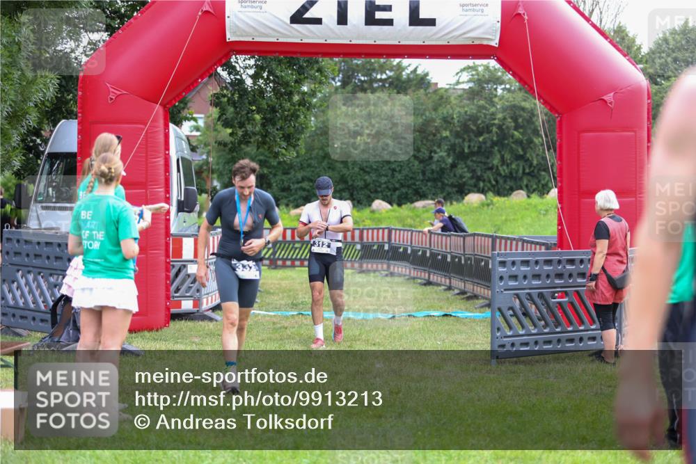 21.06.2026 - 29. Vierlanden-Triathlon Andreas Tolksdorf http://msf.ph/oto/9913213 21.06.2026 11:03:11 Ziel 312 meine-sportfotos.de
