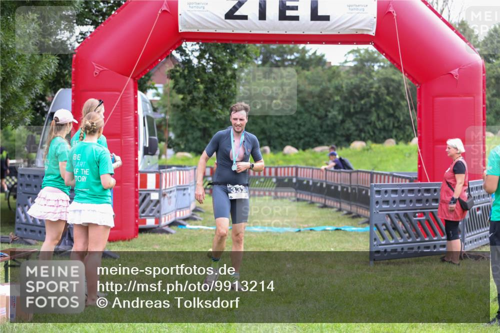21.06.2026 - 29. Vierlanden-Triathlon Andreas Tolksdorf http://msf.ph/oto/9913214 21.06.2026 11:03:12 Ziel 312 meine-sportfotos.de