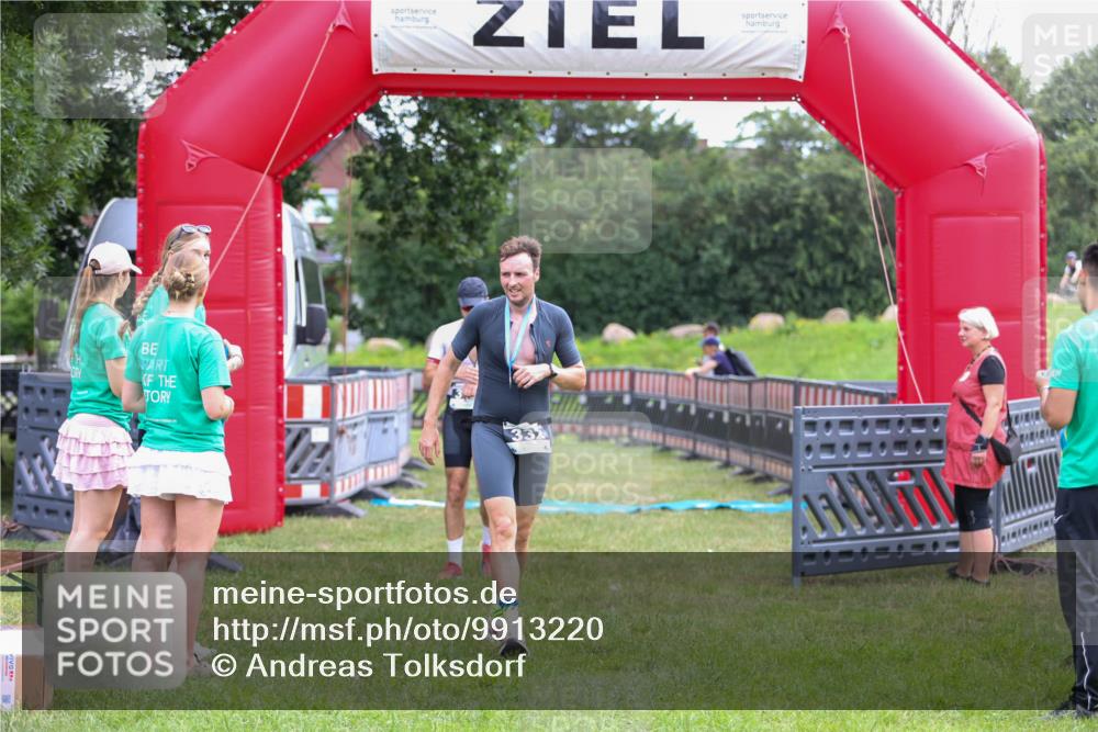 21.06.2026 - 29. Vierlanden-Triathlon Andreas Tolksdorf http://msf.ph/oto/9913220 21.06.2026 11:03:12 Ziel 312 meine-sportfotos.de