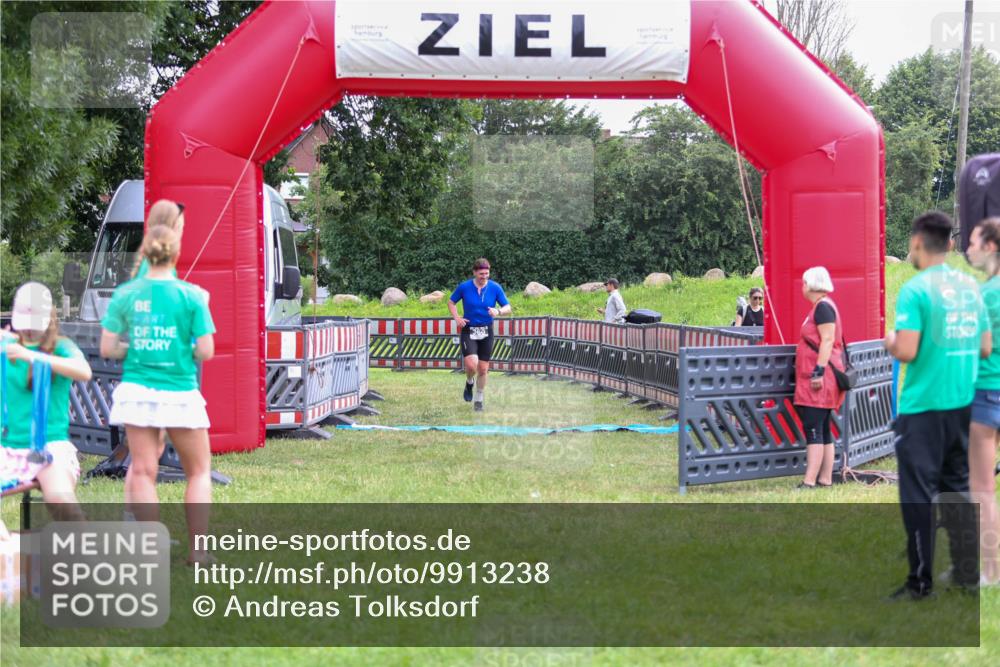 21.06.2026 - 29. Vierlanden-Triathlon Andreas Tolksdorf http://msf.ph/oto/9913238 21.06.2026 11:04:18 Ziel 360 meine-sportfotos.de