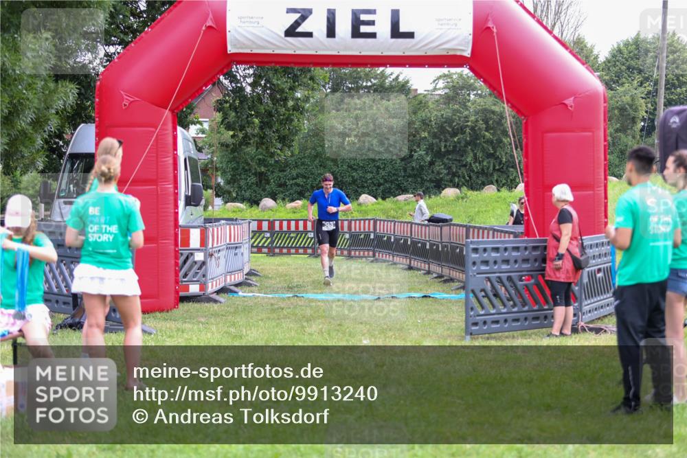 21.06.2026 - 29. Vierlanden-Triathlon Andreas Tolksdorf http://msf.ph/oto/9913240 21.06.2026 11:04:18 Ziel 360 meine-sportfotos.de
